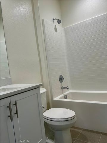 16040 Jamie Lane 8, Fontana, CA 92336