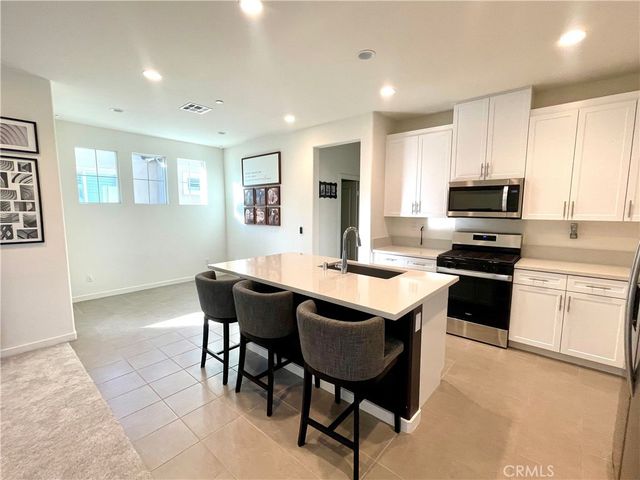 16040 Jamie Lane 8, Fontana, CA 92336