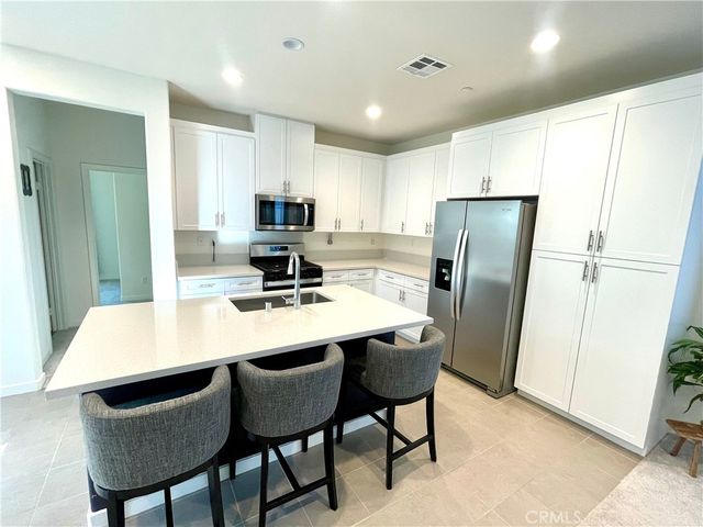 16040 Jamie Lane 8, Fontana, CA 92336