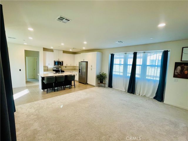 16040 Jamie Lane 8, Fontana, CA 92336