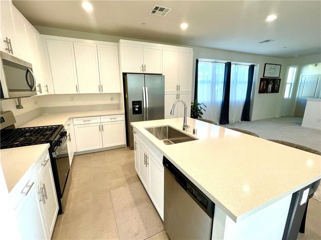 16040 Jamie Lane 8, Fontana, CA 92336