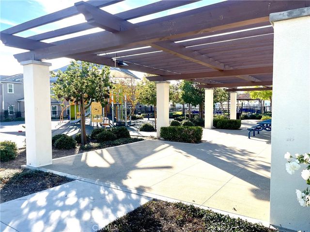 16040 Jamie Lane 8, Fontana, CA 92336