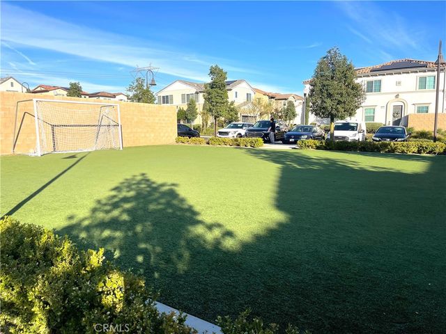 16040 Jamie Lane 8, Fontana, CA 92336