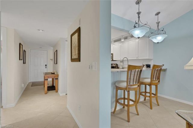 4410 Chantelle DR H-205, Naples, FL 34112