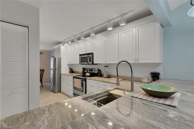 4410 Chantelle DR H-205, Naples, FL 34112