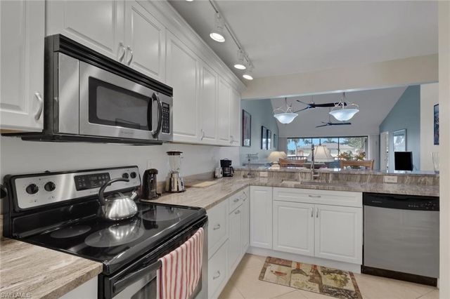 4410 Chantelle DR H-205, Naples, FL 34112