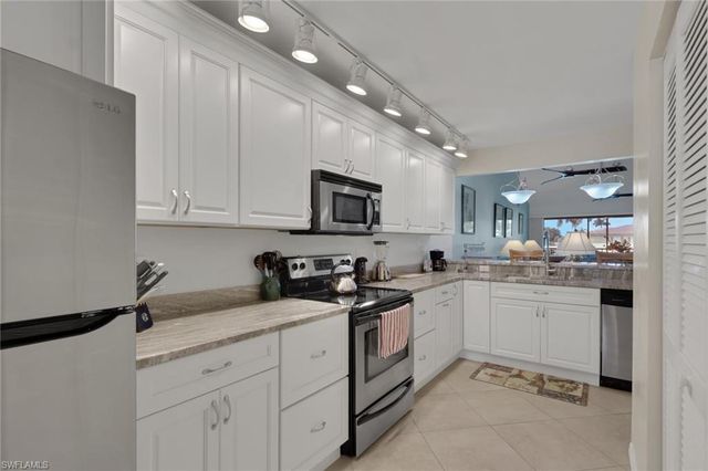 4410 Chantelle DR H-205, Naples, FL 34112