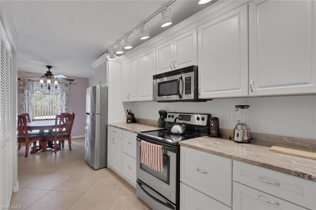 4410 Chantelle DR H-205, Naples, FL 34112