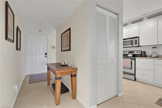 4410 Chantelle DR H-205, Naples, FL 34112