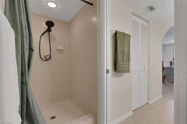 4410 Chantelle DR H-205, Naples, FL 34112