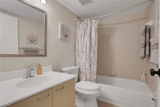 4410 Chantelle DR H-205, Naples, FL 34112