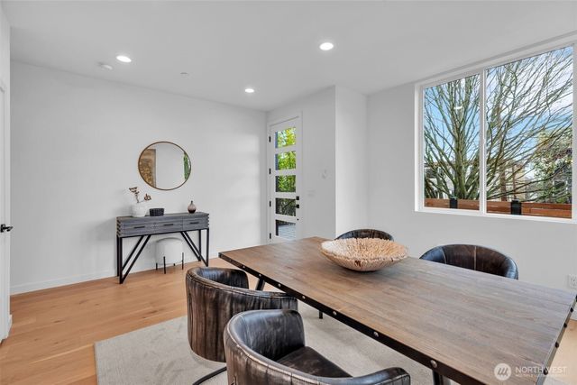 429 19th Avenue E, Seattle, WA 98112