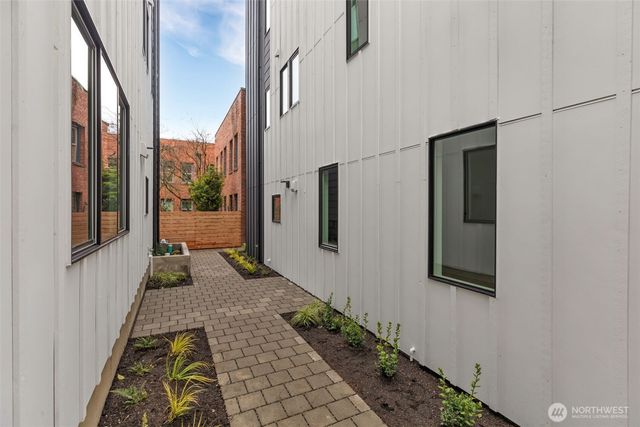 429 19th Avenue E, Seattle, WA 98112