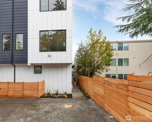 429 19th Avenue E, Seattle, WA 98112