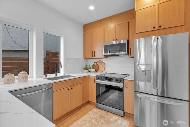 429 19th Avenue E, Seattle, WA 98112