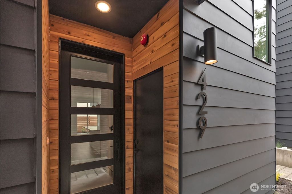 429 19th Avenue E, Seattle, WA 98112