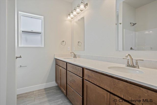 5725 LIZ RANCH RD, Cheyenne, WY 82007