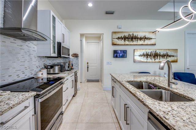 519 Trafalgar PKWY, Cape Coral, FL 33991