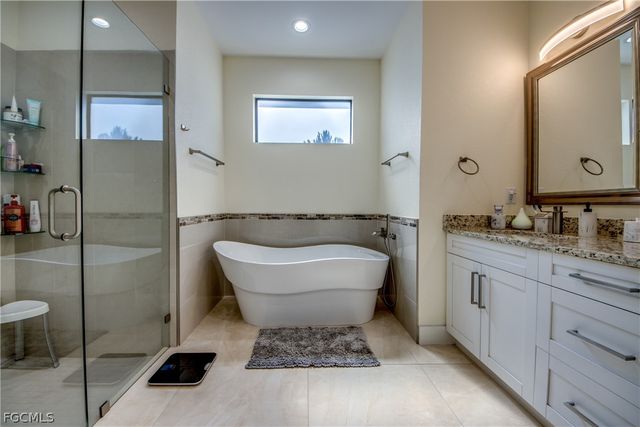 519 Trafalgar PKWY, Cape Coral, FL 33991