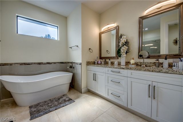 519 Trafalgar PKWY, Cape Coral, FL 33991