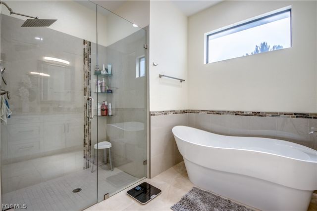 519 Trafalgar PKWY, Cape Coral, FL 33991