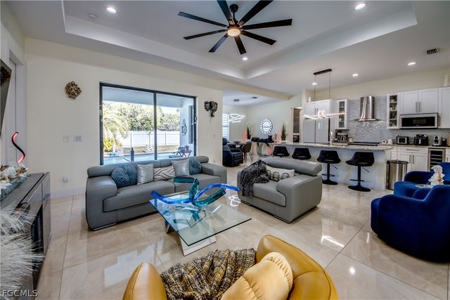 519 Trafalgar PKWY, Cape Coral, FL 33991