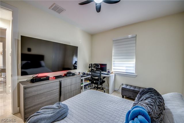 519 Trafalgar PKWY, Cape Coral, FL 33991