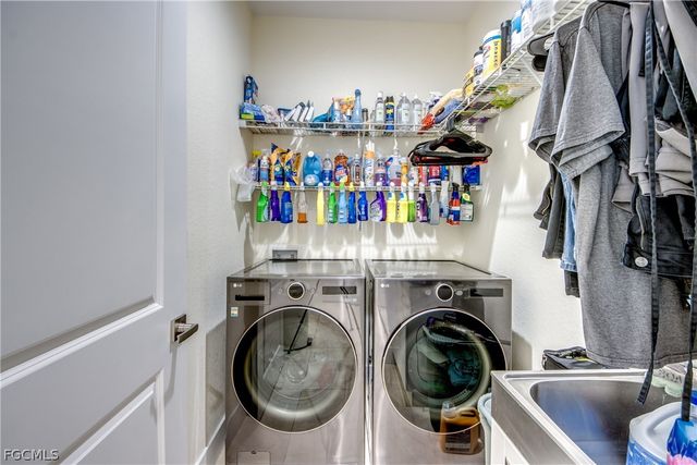 519 Trafalgar PKWY, Cape Coral, FL 33991