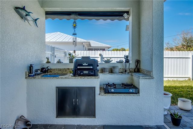 519 Trafalgar PKWY, Cape Coral, FL 33991