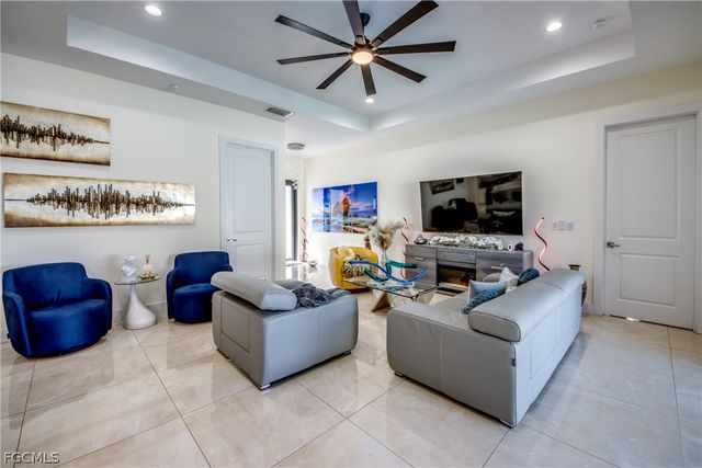 519 Trafalgar PKWY, Cape Coral, FL 33991