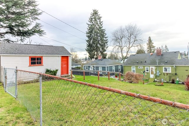 1237 S Ridgewood Avenue, Tacoma, WA 98405