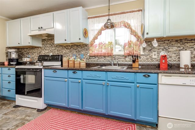 1237 S Ridgewood Avenue, Tacoma, WA 98405