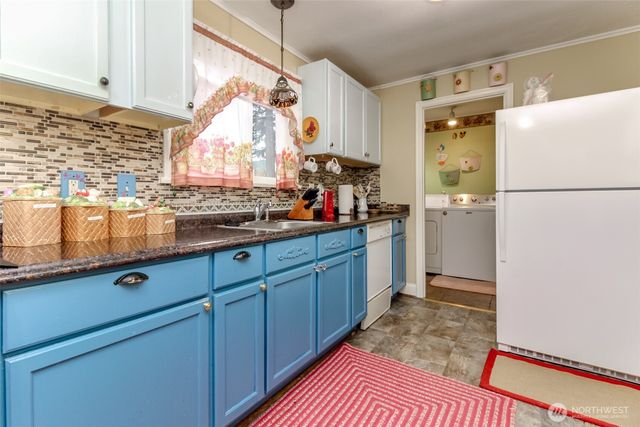 1237 S Ridgewood Avenue, Tacoma, WA 98405