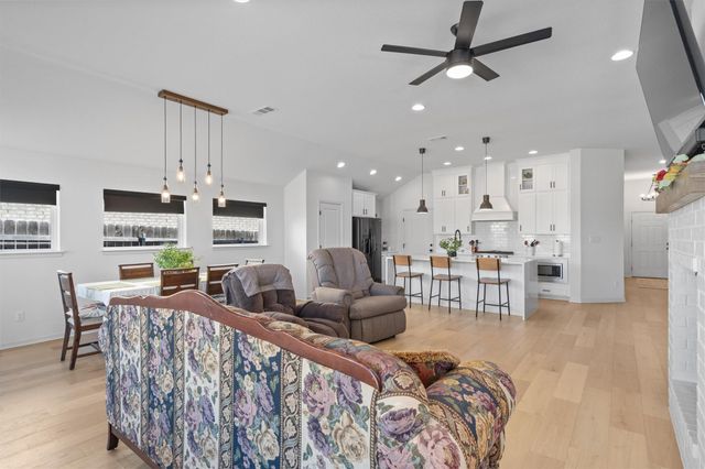 607 Mangold DR, Hutto, TX 78634