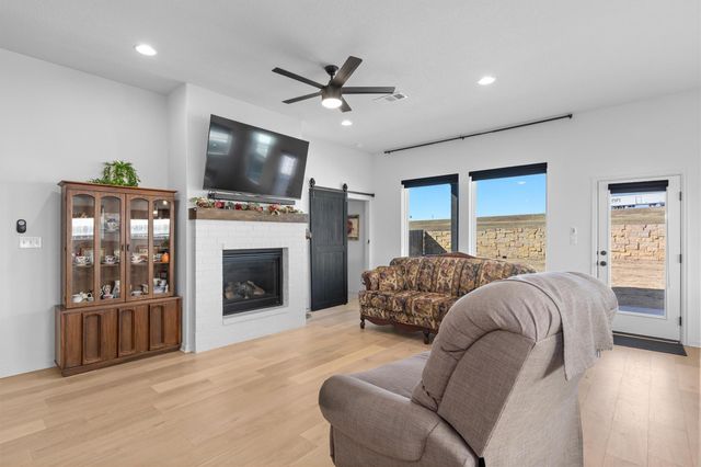 607 Mangold DR, Hutto, TX 78634