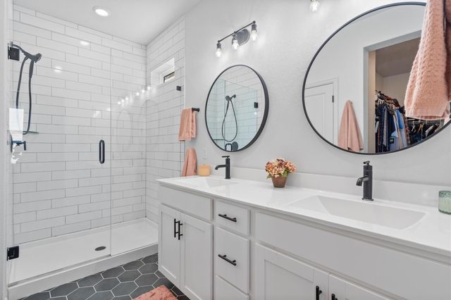 607 Mangold DR, Hutto, TX 78634