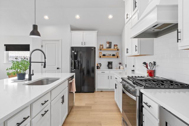 607 Mangold DR, Hutto, TX 78634