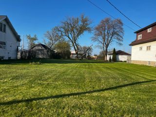 8748 W FOND DU LAC AVENUE, Milwaukee, WI 53225
