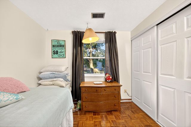 2900 Ronda Road, Columbus, OH 43232