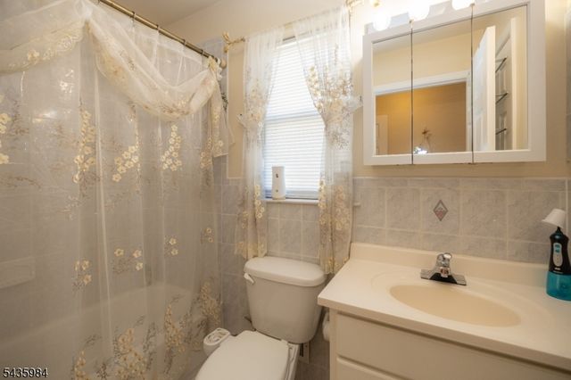 911 Flora St, Elizabeth City, NJ 07201