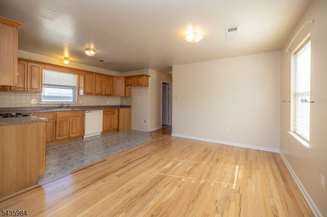 911 Flora St, Elizabeth City, NJ 07201