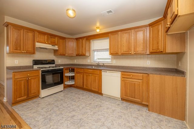 911 Flora St, Elizabeth City, NJ 07201