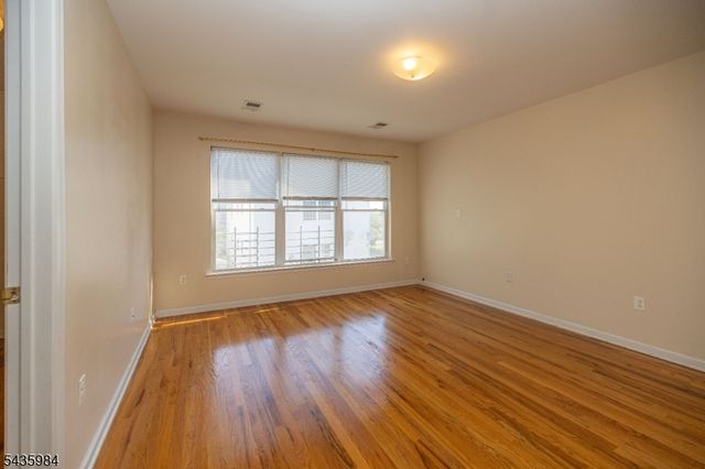 911 Flora St, Elizabeth City, NJ 07201