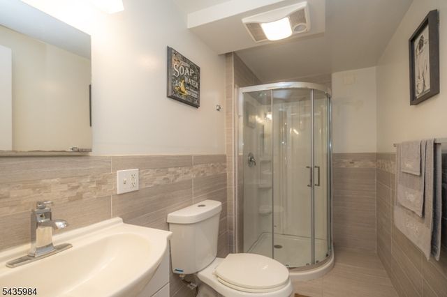 911 Flora St, Elizabeth City, NJ 07201