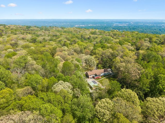 1212 Rocky Dell Lane, Signal Mountain, TN 37377