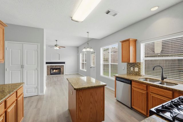 6508 Lauren Lane, Pearland, TX 77584