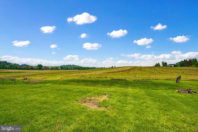 3744 MOUNTAIN SHADOW CIR, Fayetteville, PA 17222
