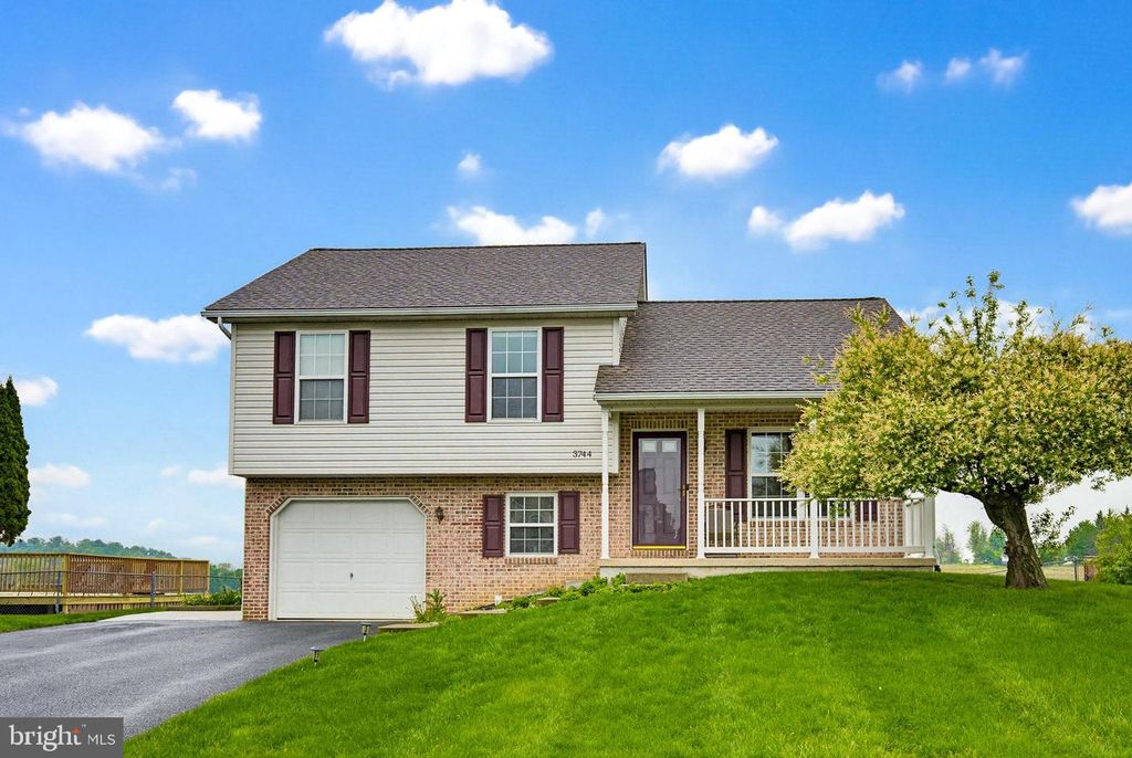 3744 MOUNTAIN SHADOW CIR, Fayetteville, PA 17222