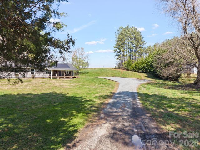 527 Floyd Blackwell Road, Tryon, NC 28782