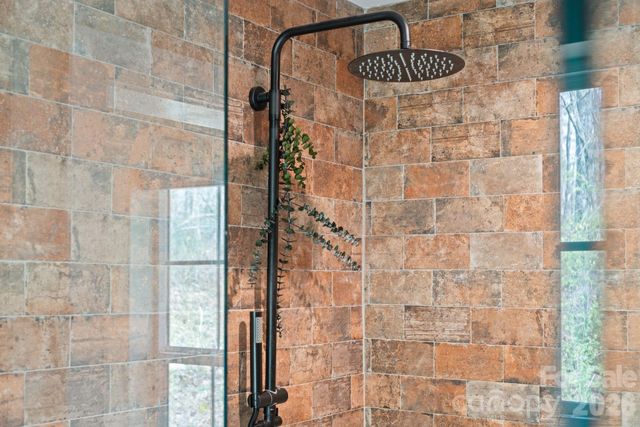 527 Floyd Blackwell Road, Tryon, NC 28782